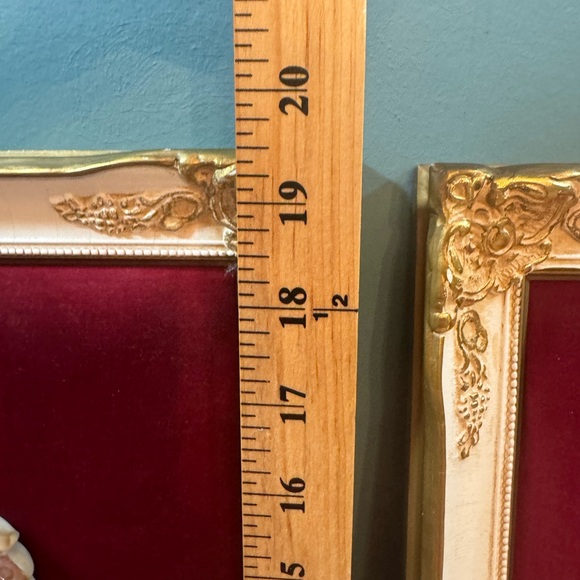 Mid 20th Century pair of Porcelain Bisque mounted sculptured wall hanging. - Picture 5 of 6